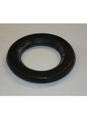 Rubber ring between body and fuel tank